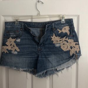 American Eagle High Rise Festival Shorts